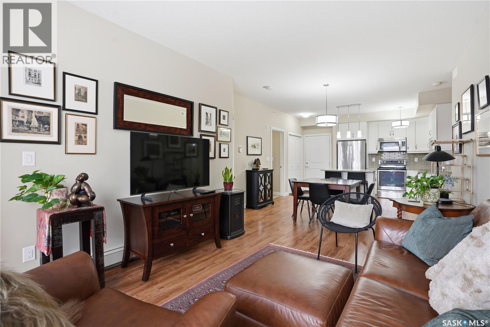 #323 1025 Moss AVENUE - 4