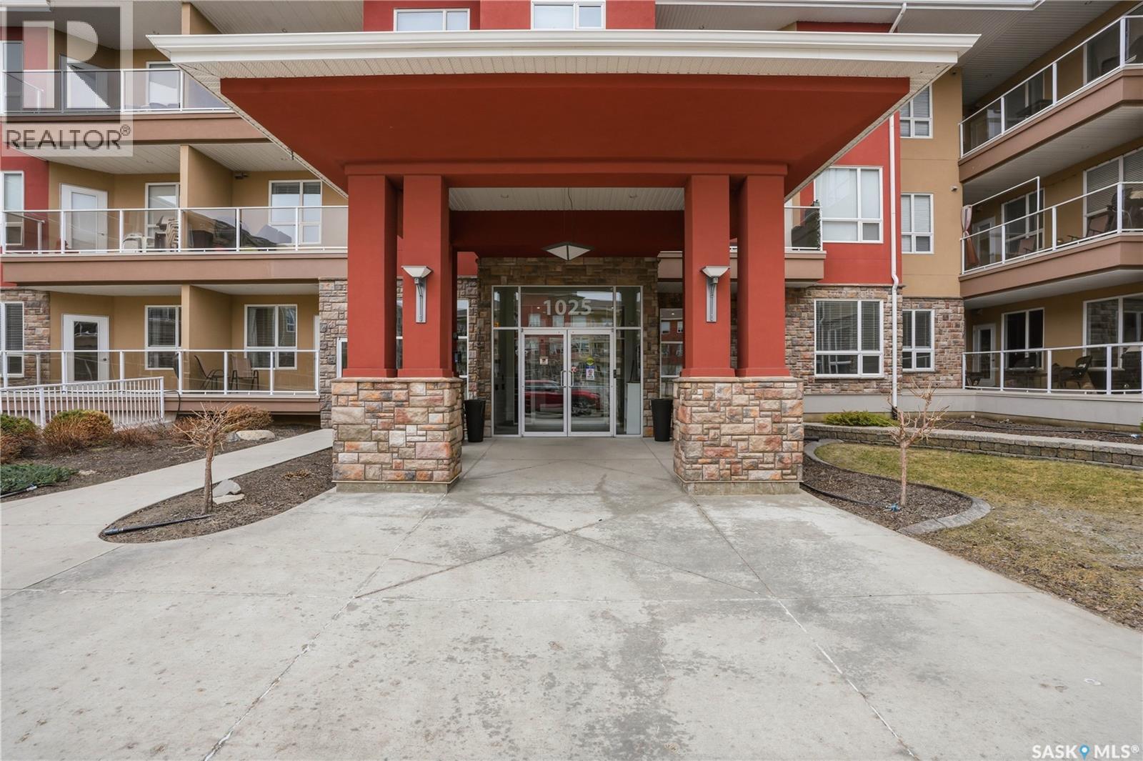 #323 1025 Moss AVENUE - 16