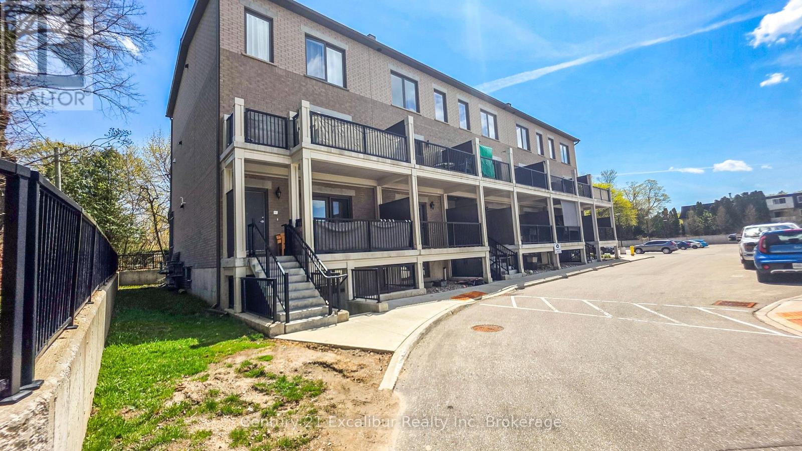 #4B 360 QUEEN STREET E - 1