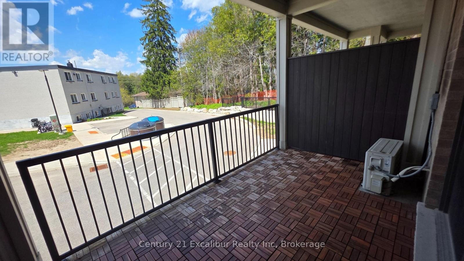 #4B 360 QUEEN STREET E - 3