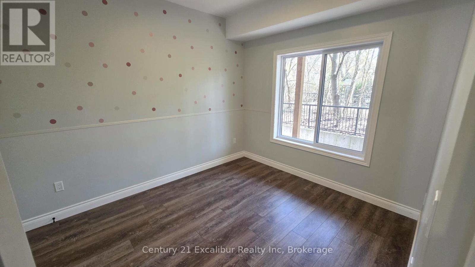 #4B 360 QUEEN STREET E - 4