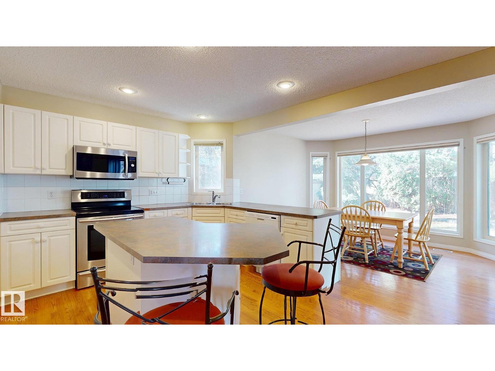 721 BUTTERWORTH DR NW, Edmonton