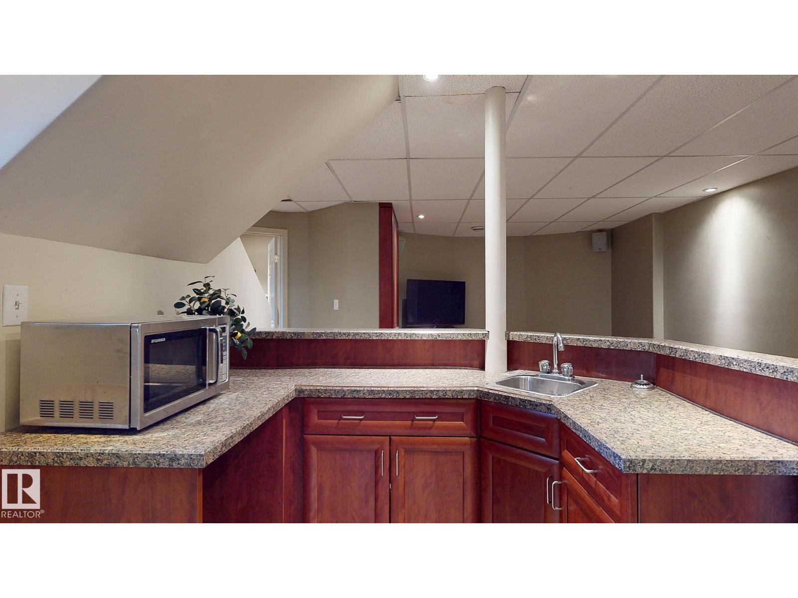 721 BUTTERWORTH DR NW, Edmonton