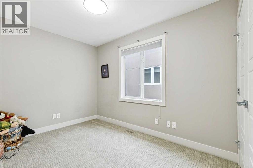 2231 26 Avenue SW - 20