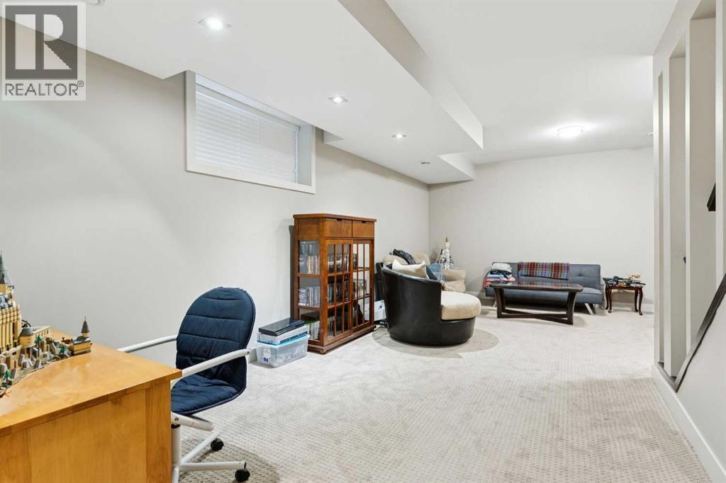2231 26 Avenue SW - 23