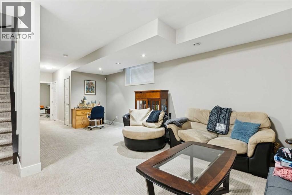 2231 26 Avenue SW - 22