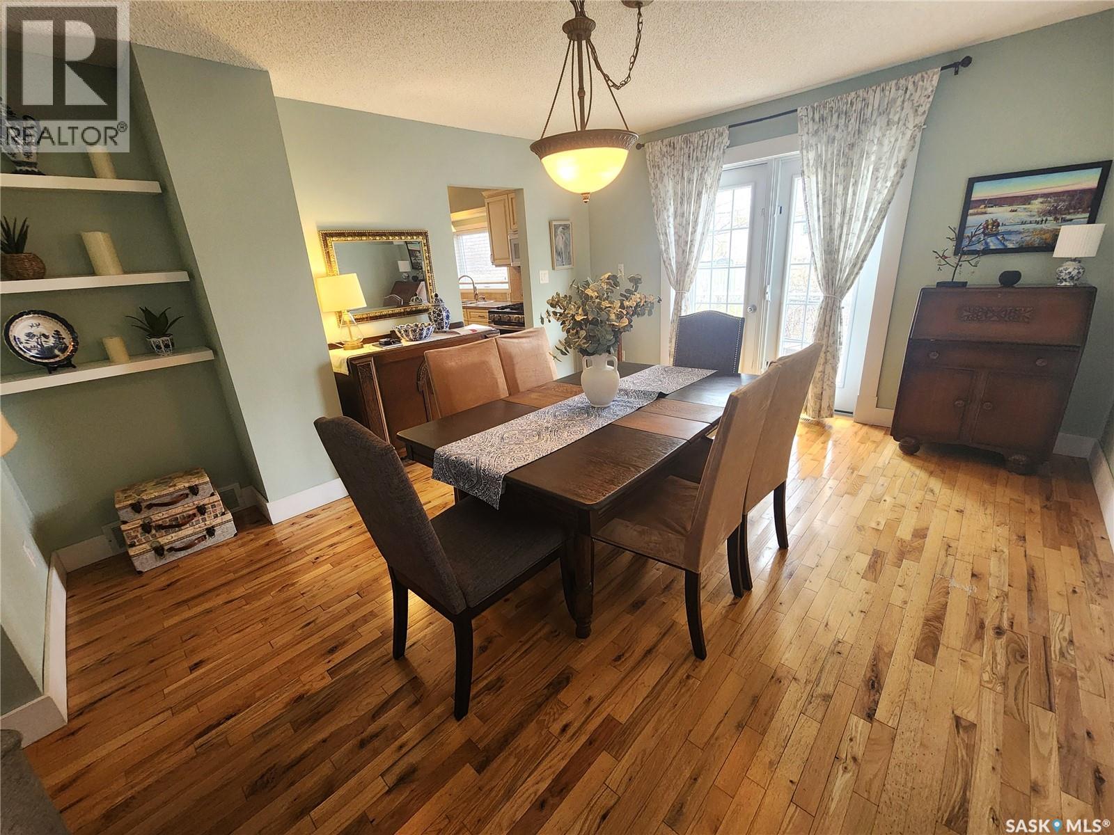 947 Albert STREET — photo 10