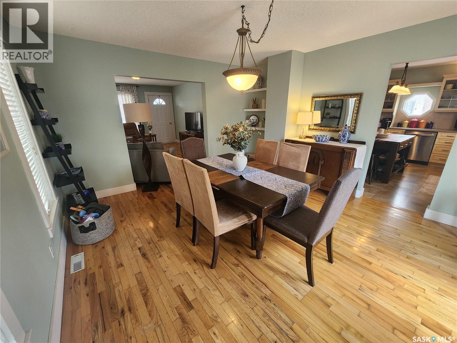947 Albert STREET — photo 11