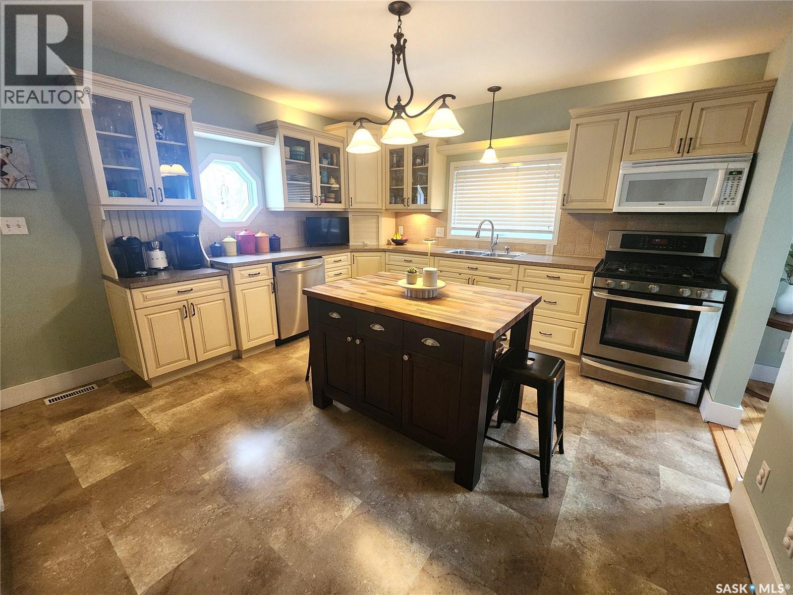 947 Albert STREET — photo 15