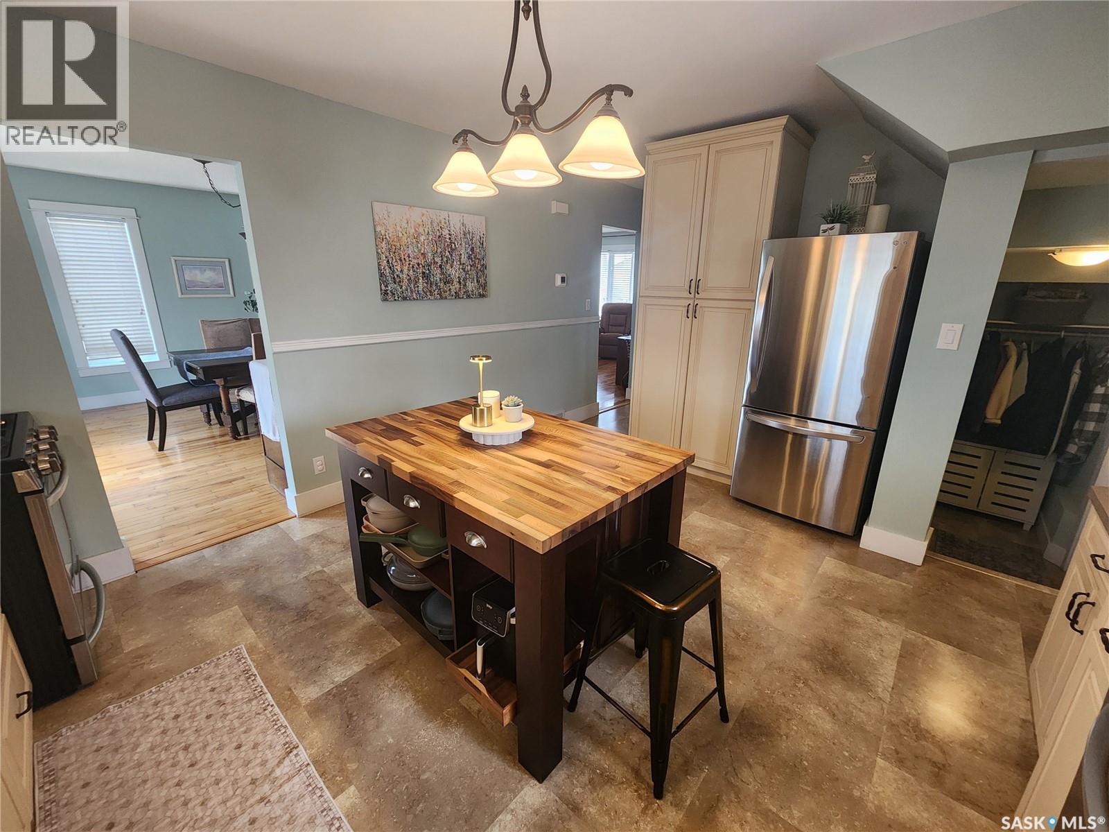947 Albert STREET — photo 17