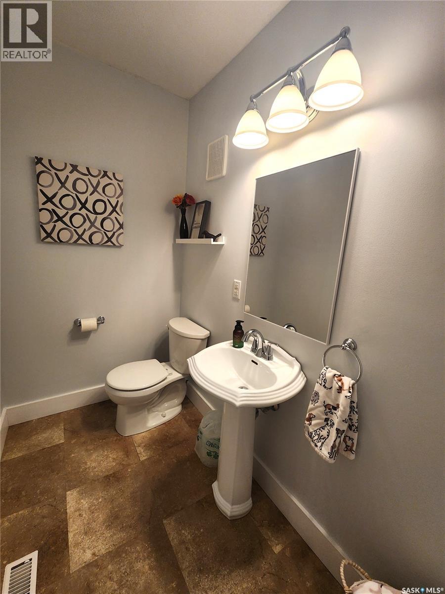 947 Albert STREET — photo 18