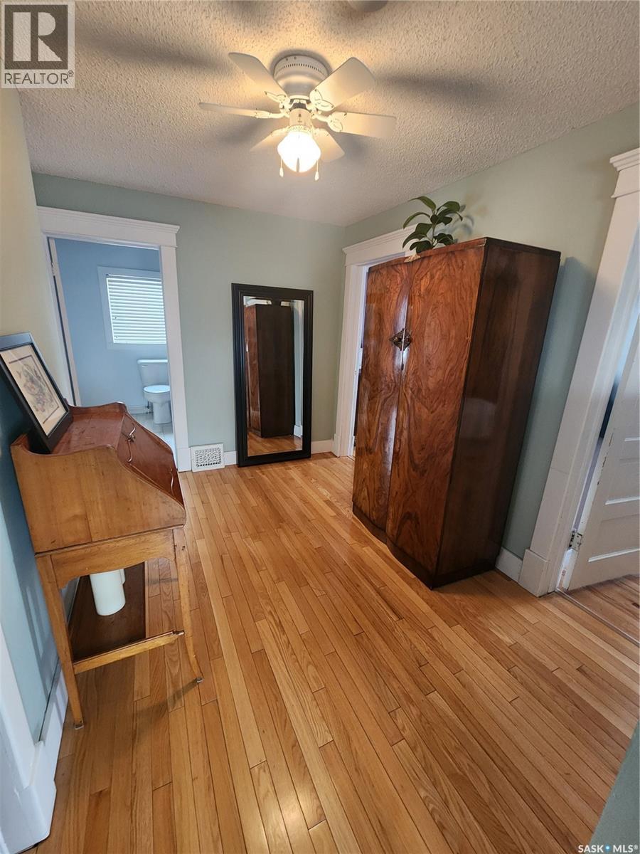 947 Albert STREET — photo 22