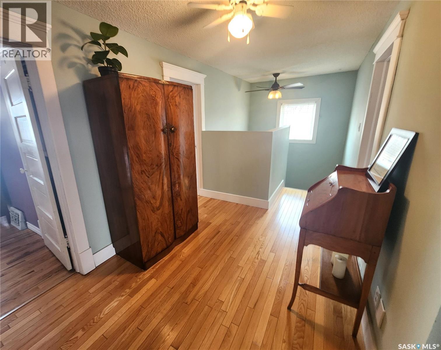 947 Albert STREET — photo 23
