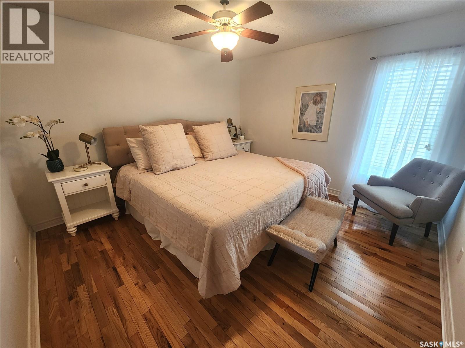 947 Albert STREET — photo 24