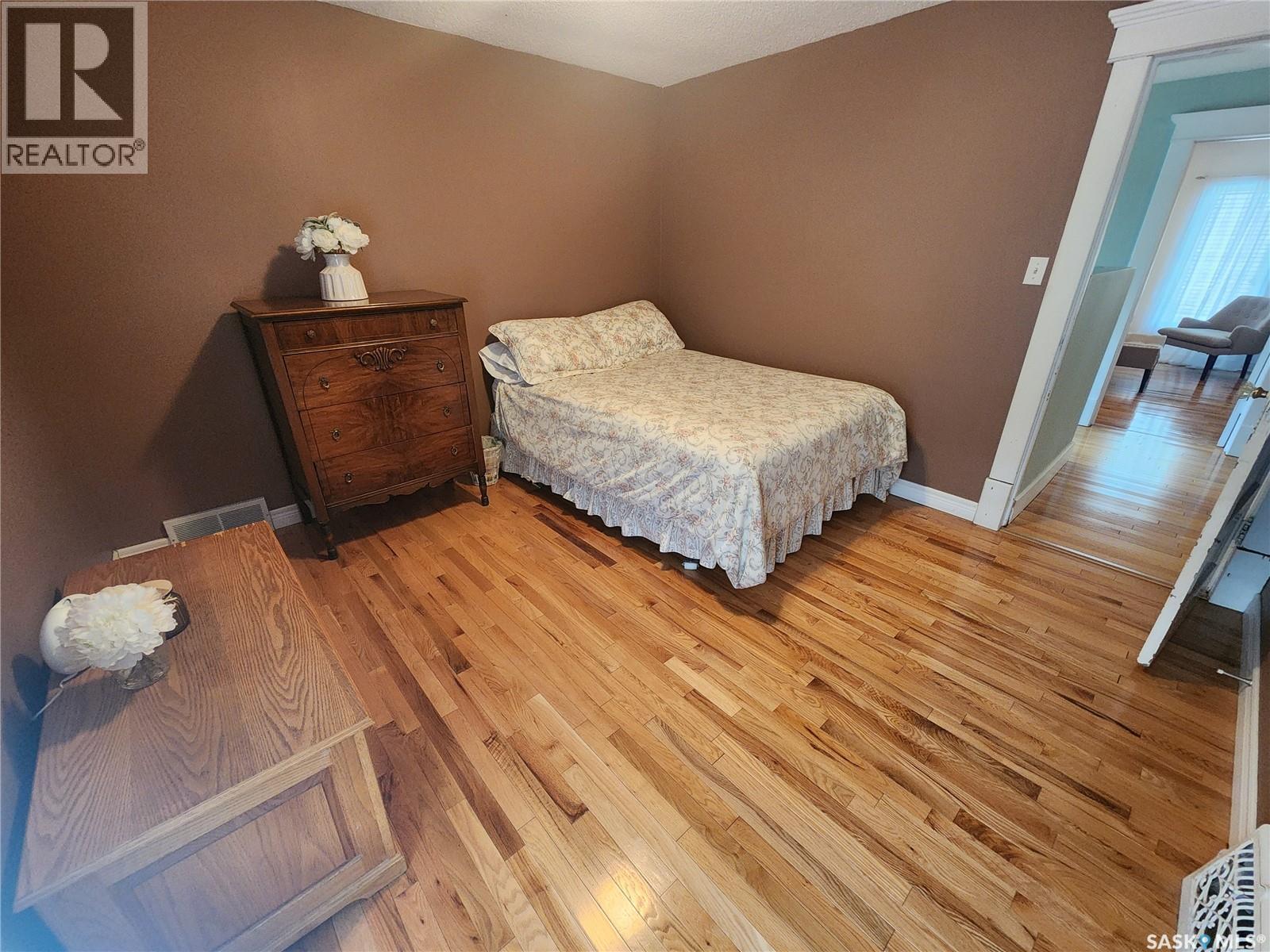 947 Albert STREET — photo 28