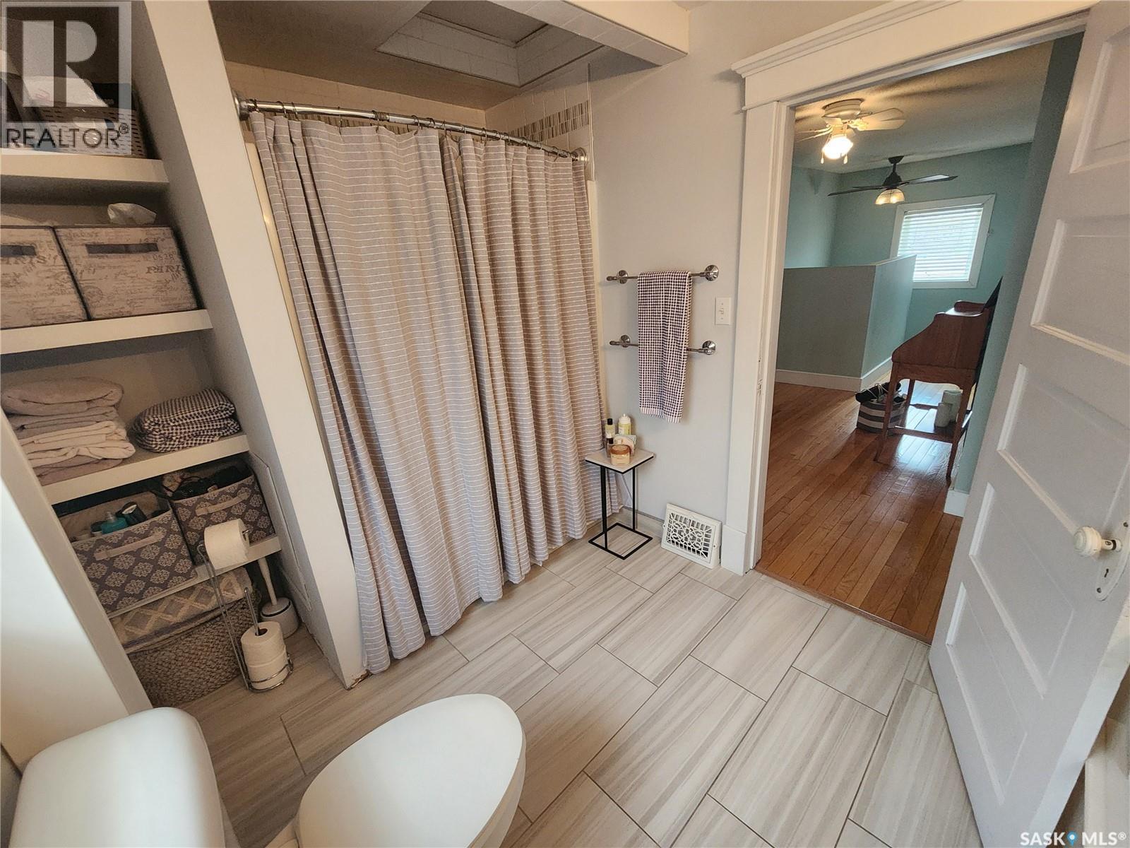 947 Albert STREET — photo 32
