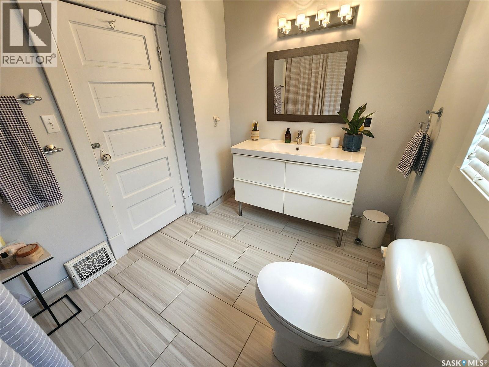 947 Albert STREET — photo 33