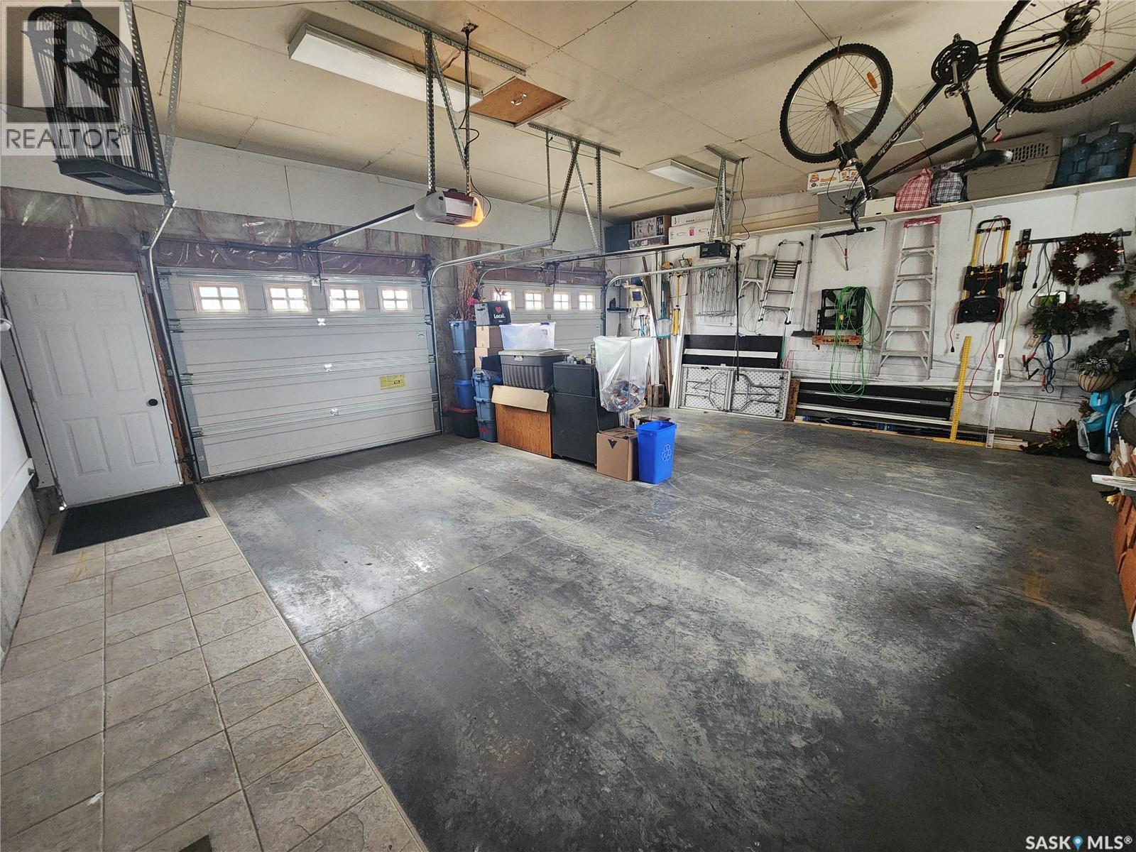 947 Albert STREET — photo 41