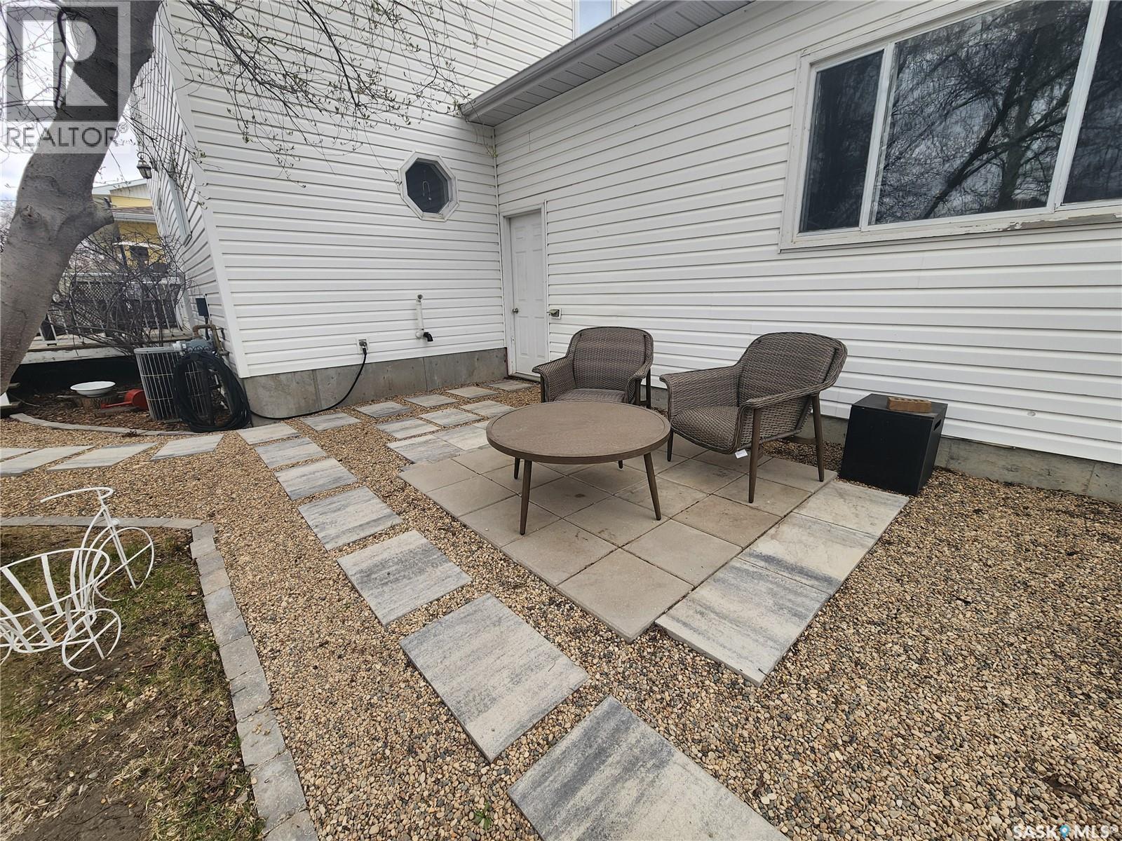 947 Albert STREET — photo 42