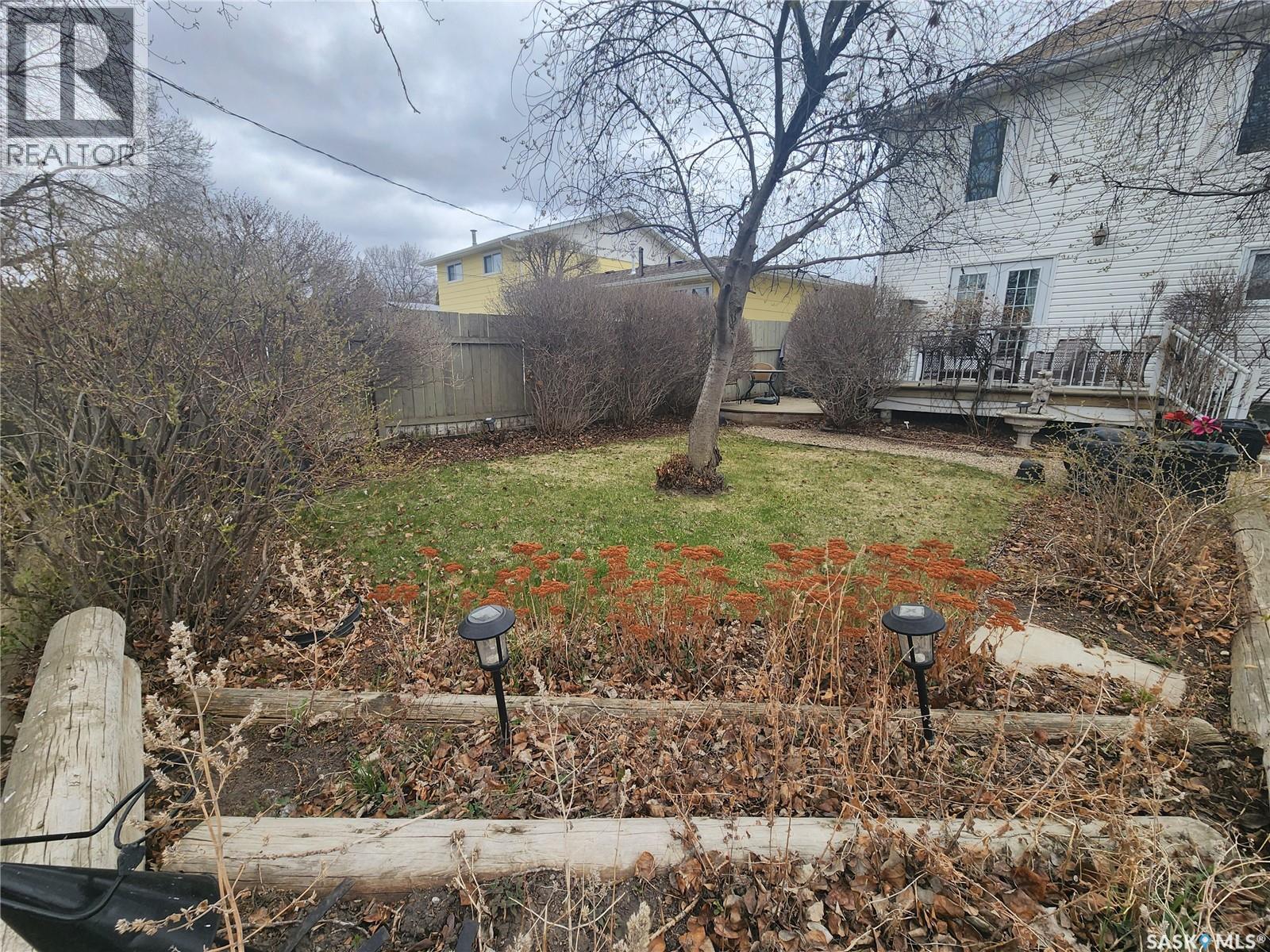 947 Albert STREET — photo 46