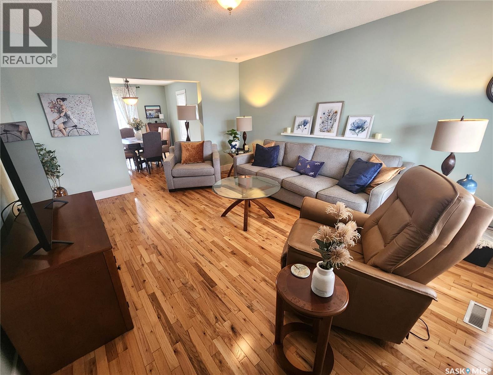 947 Albert STREET — photo 6