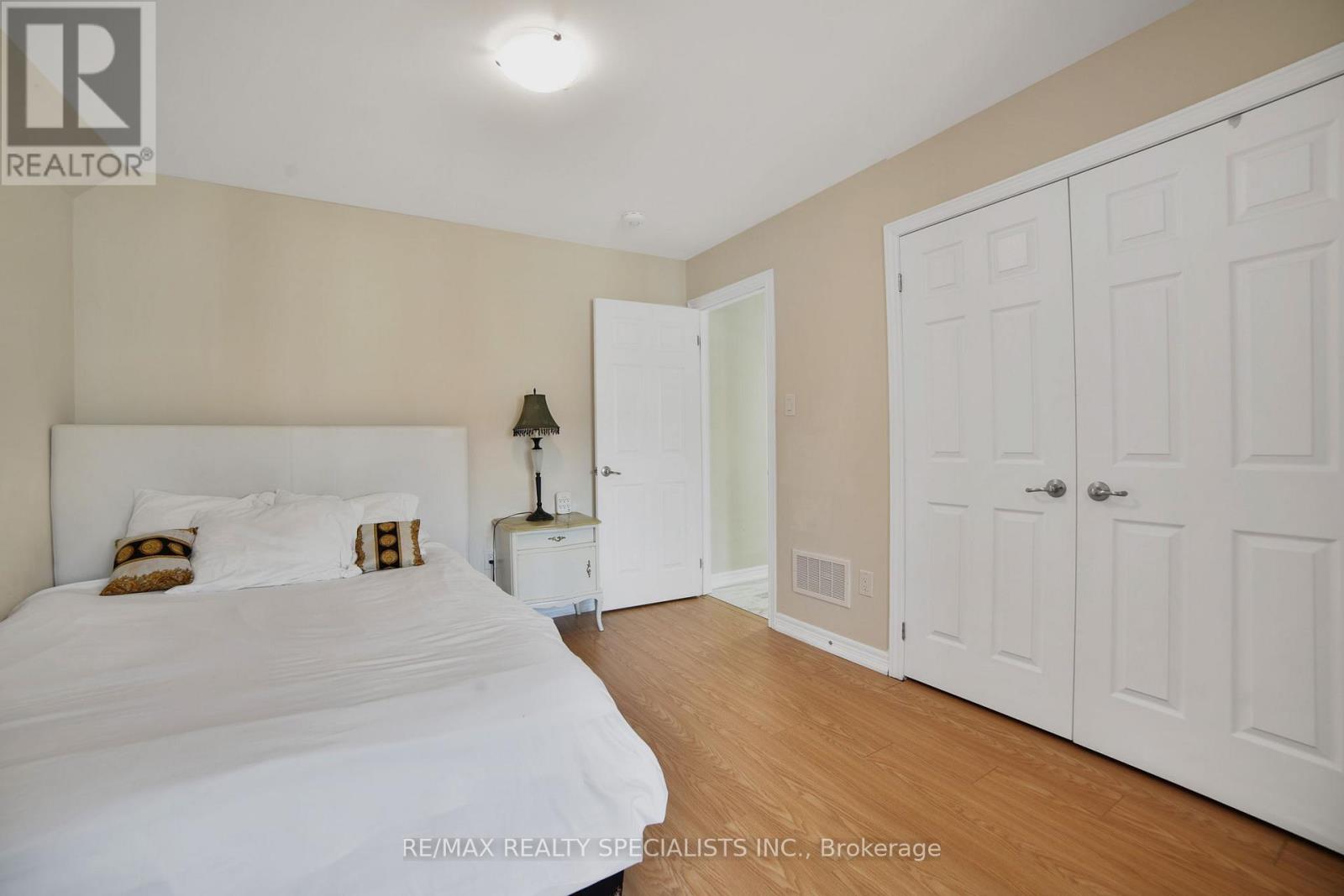 61 RIVERWALK PLACE - 24
