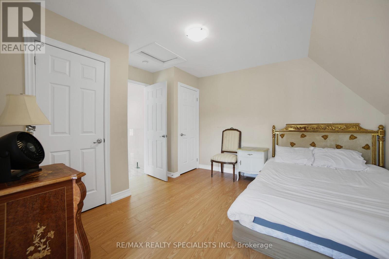 61 RIVERWALK PLACE - 26
