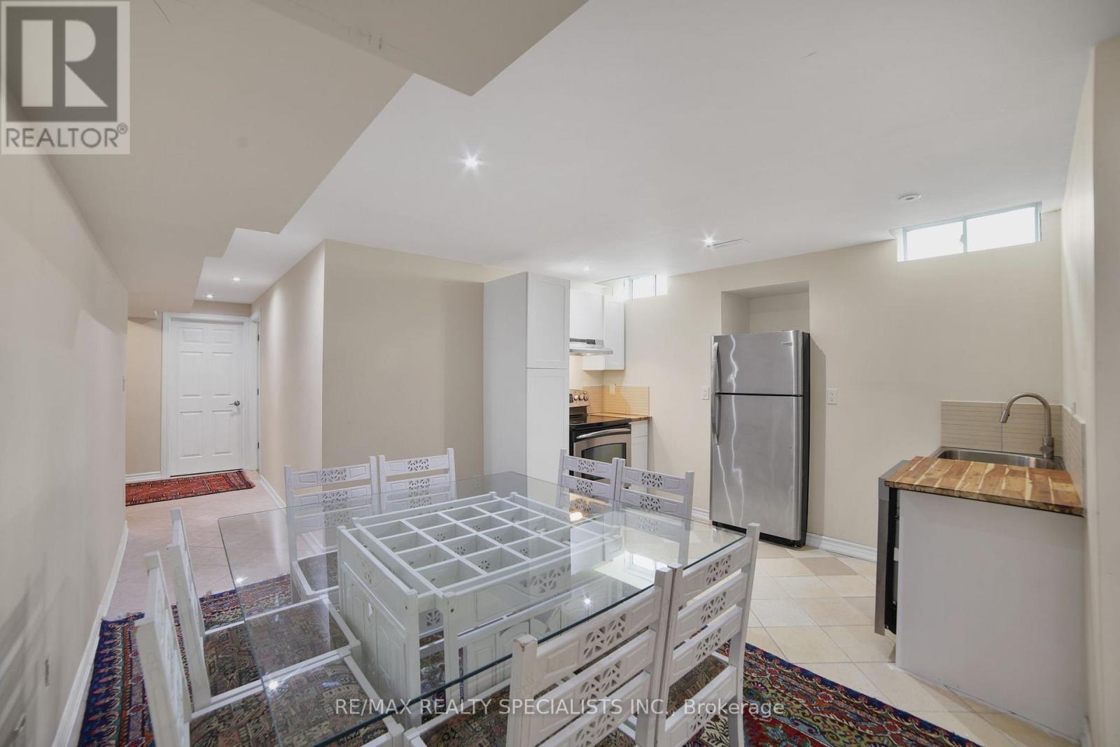 61 RIVERWALK PLACE - 35