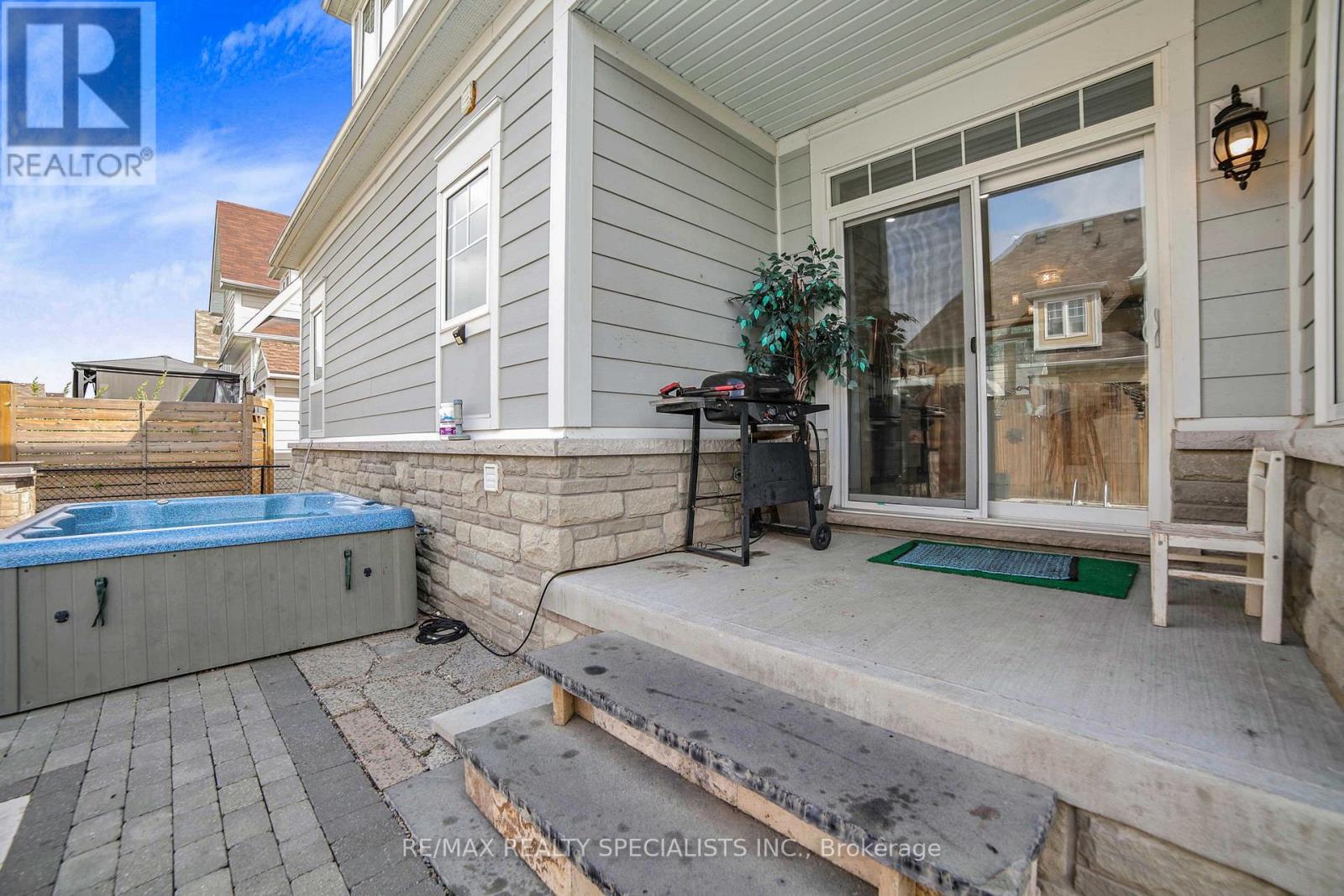 61 RIVERWALK PLACE - 38