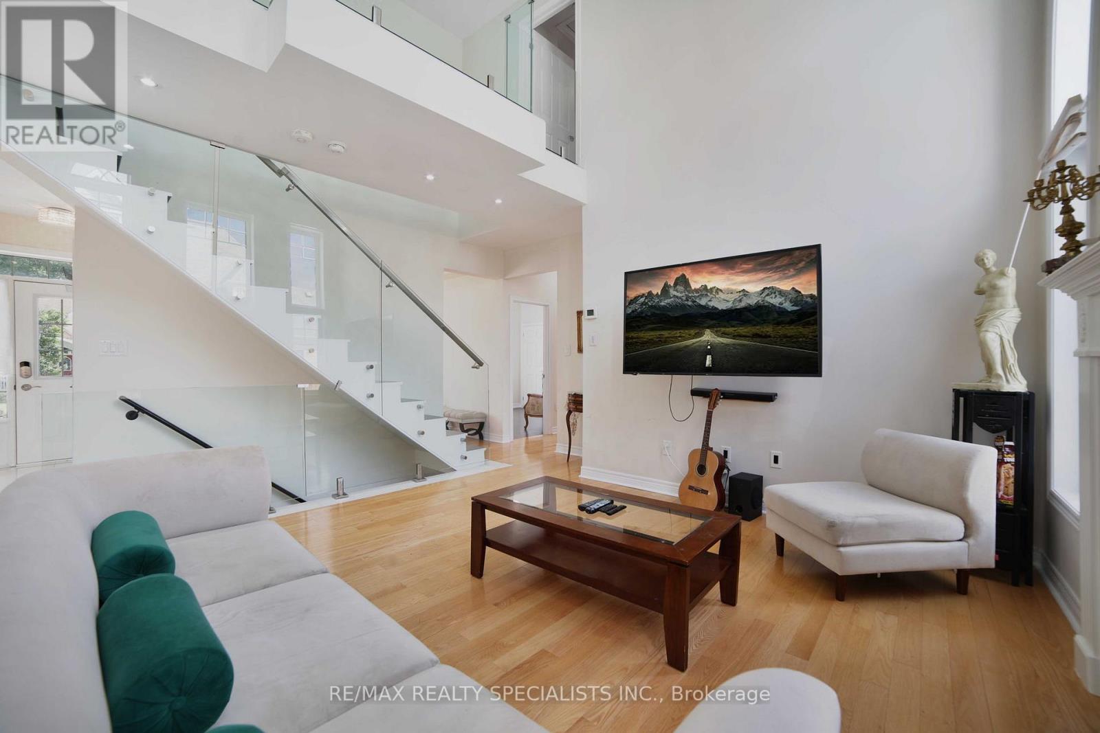 61 RIVERWALK PLACE - 7