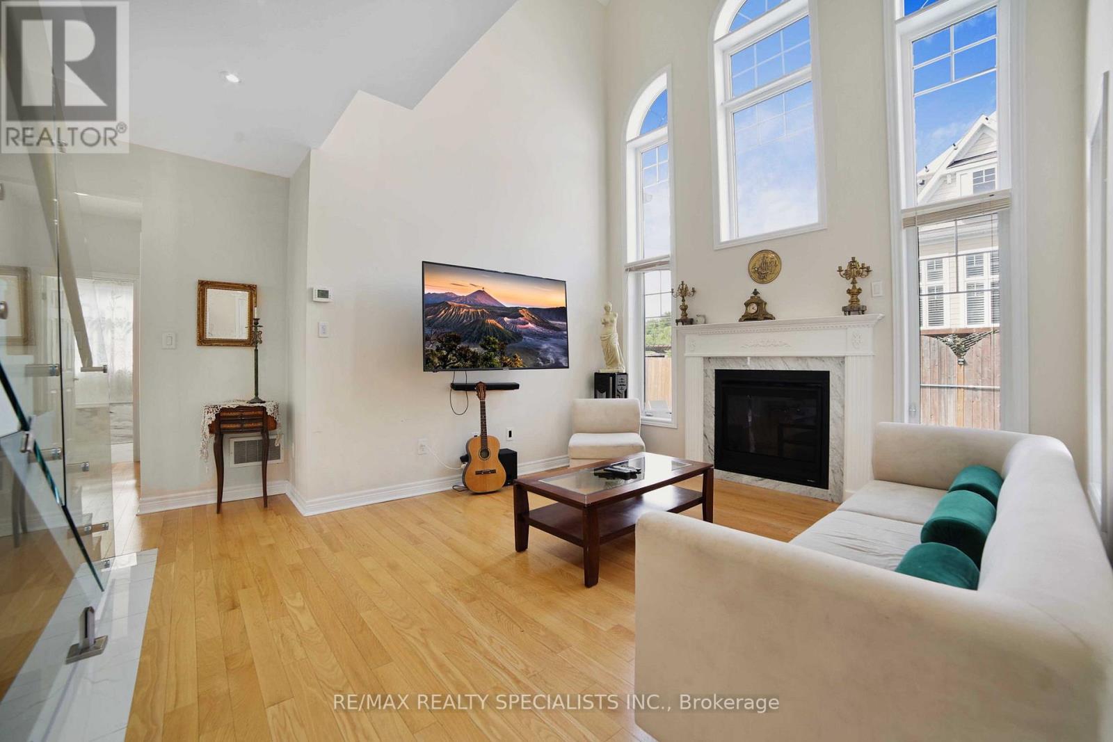 61 RIVERWALK PLACE - 8