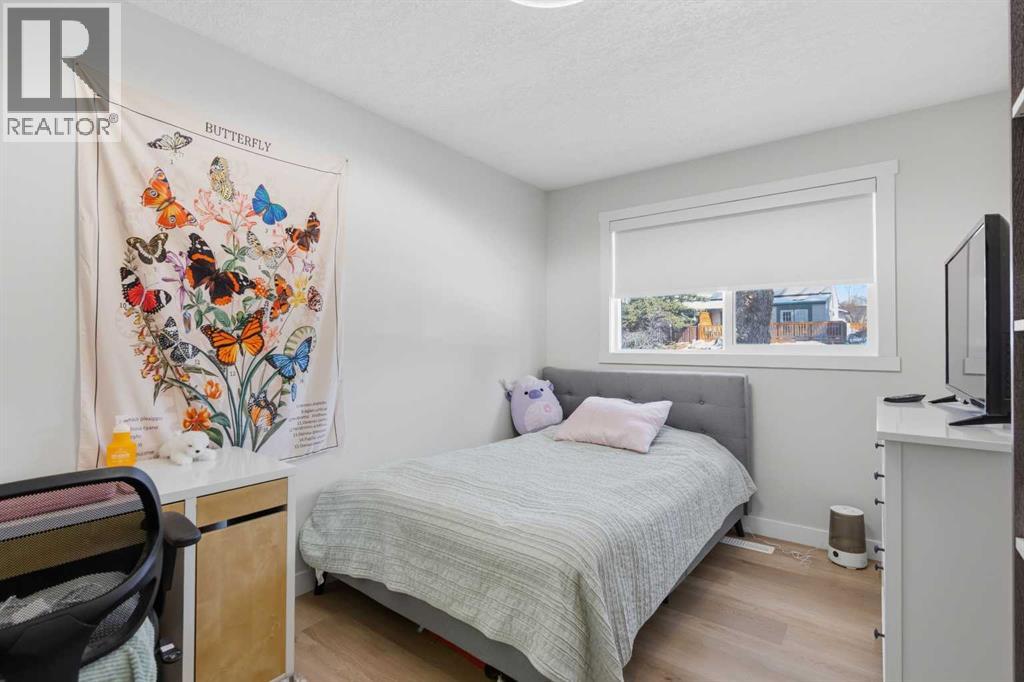 7107 54 Avenue NW - 20