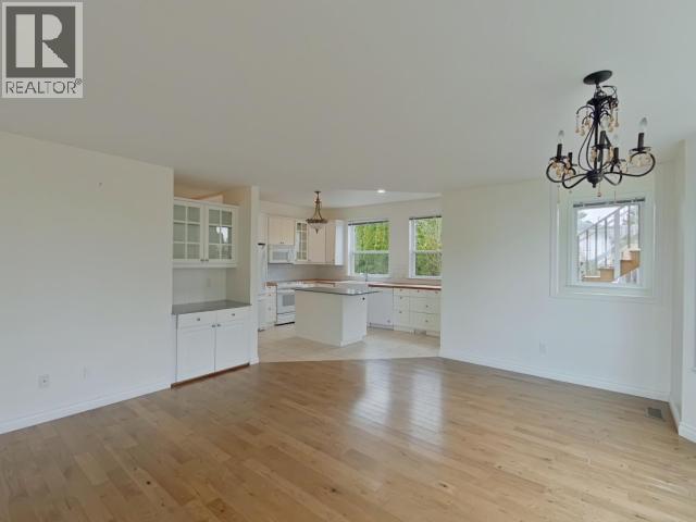 6402 HILLCREST AVE - 17