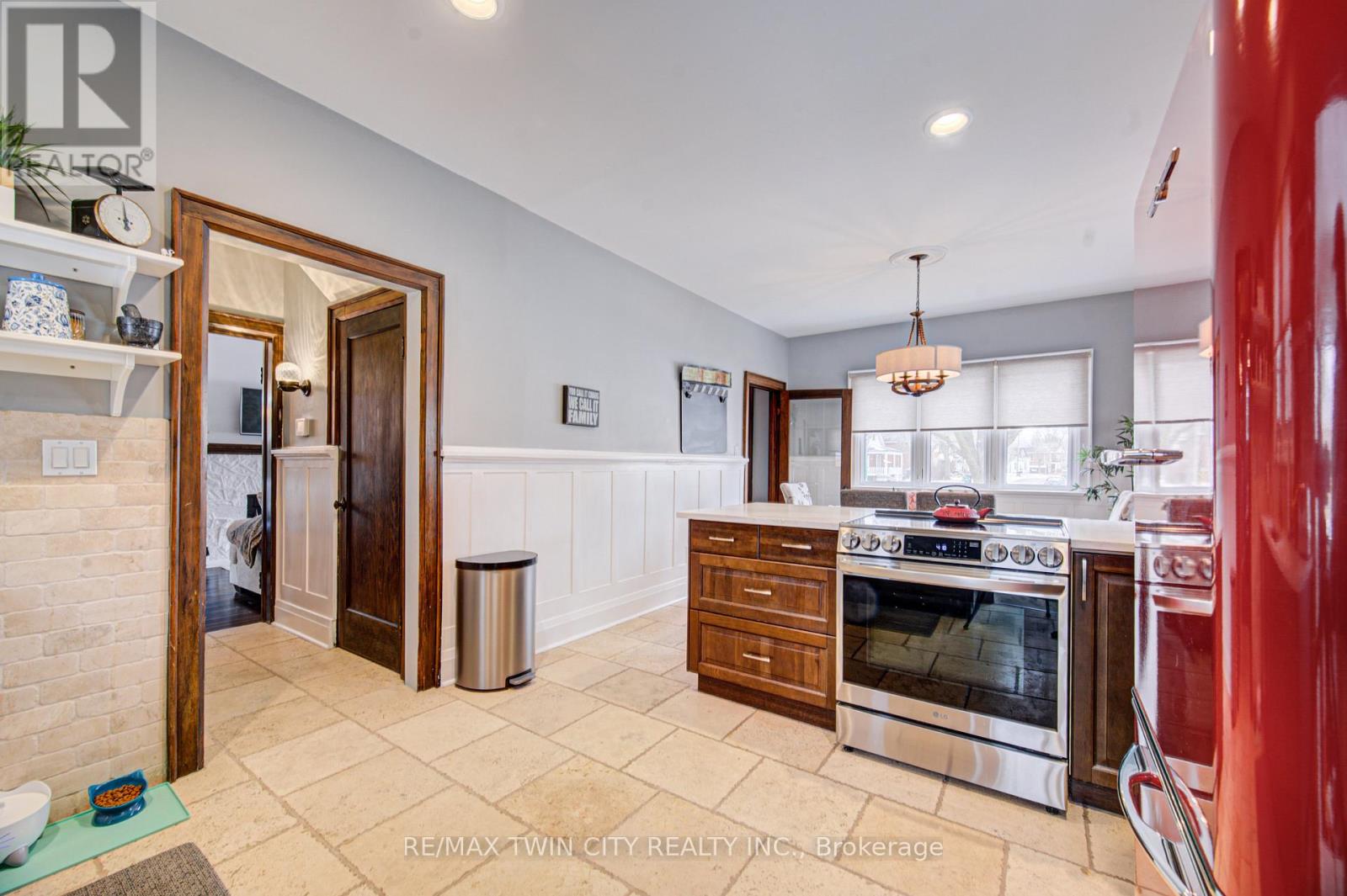 53 LINCOLN AVENUE - 12