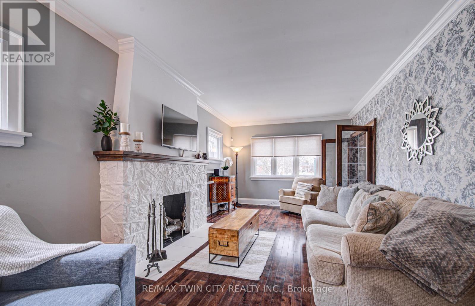 53 LINCOLN AVENUE - 6