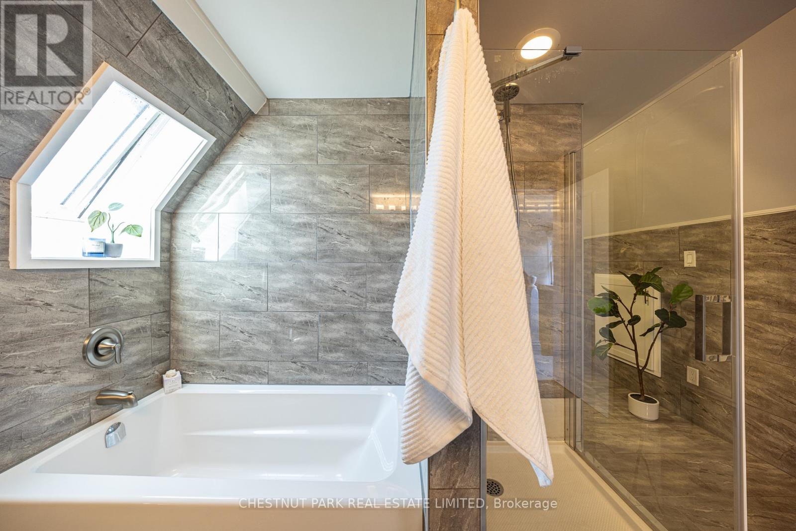 177 CHARLTON AVENUE W - 21