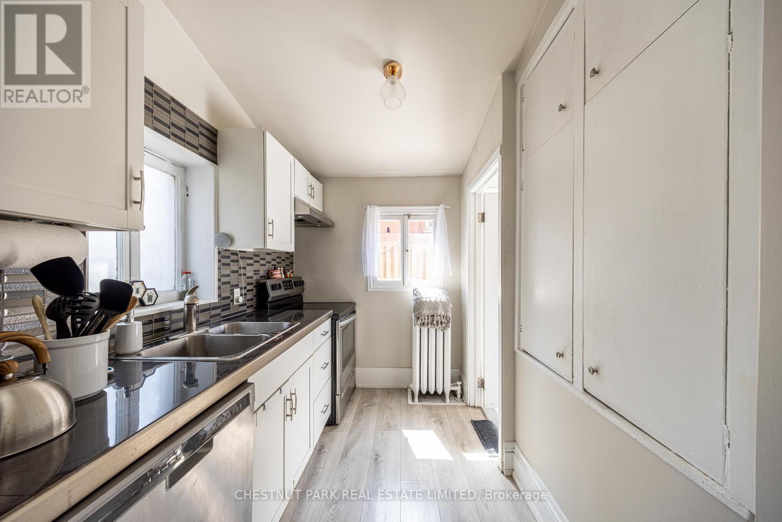 177 CHARLTON AVENUE W - 31