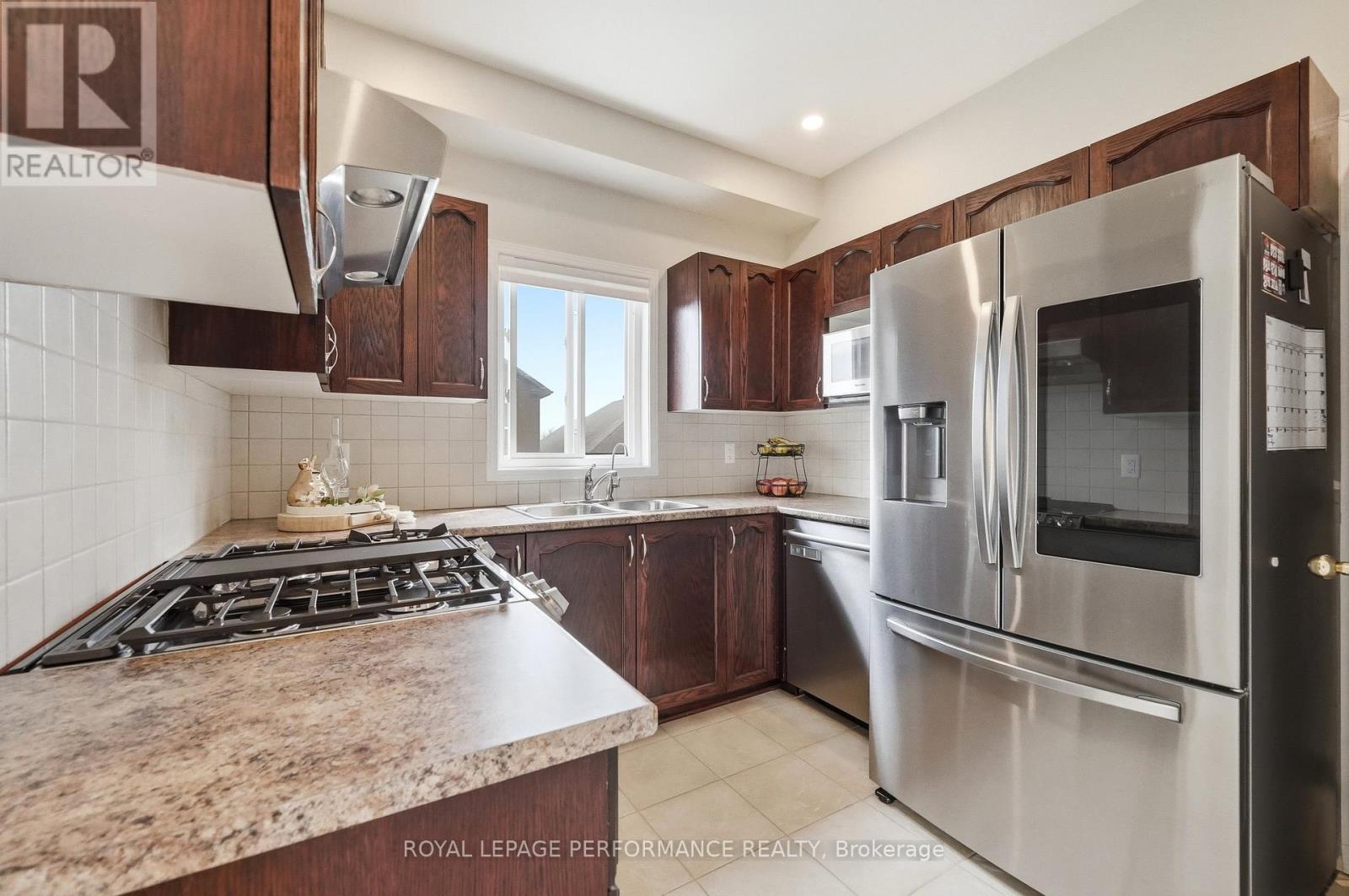 366 JASPER CRESCENT S - 12