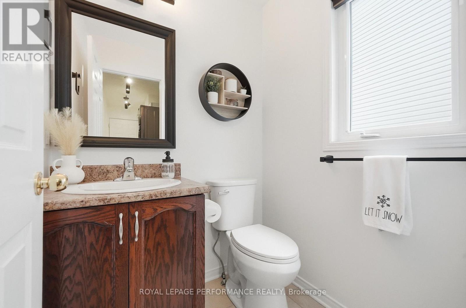 366 JASPER CRESCENT S - 18