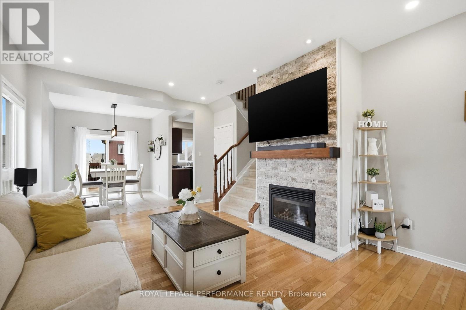 366 JASPER CRESCENT S - 8