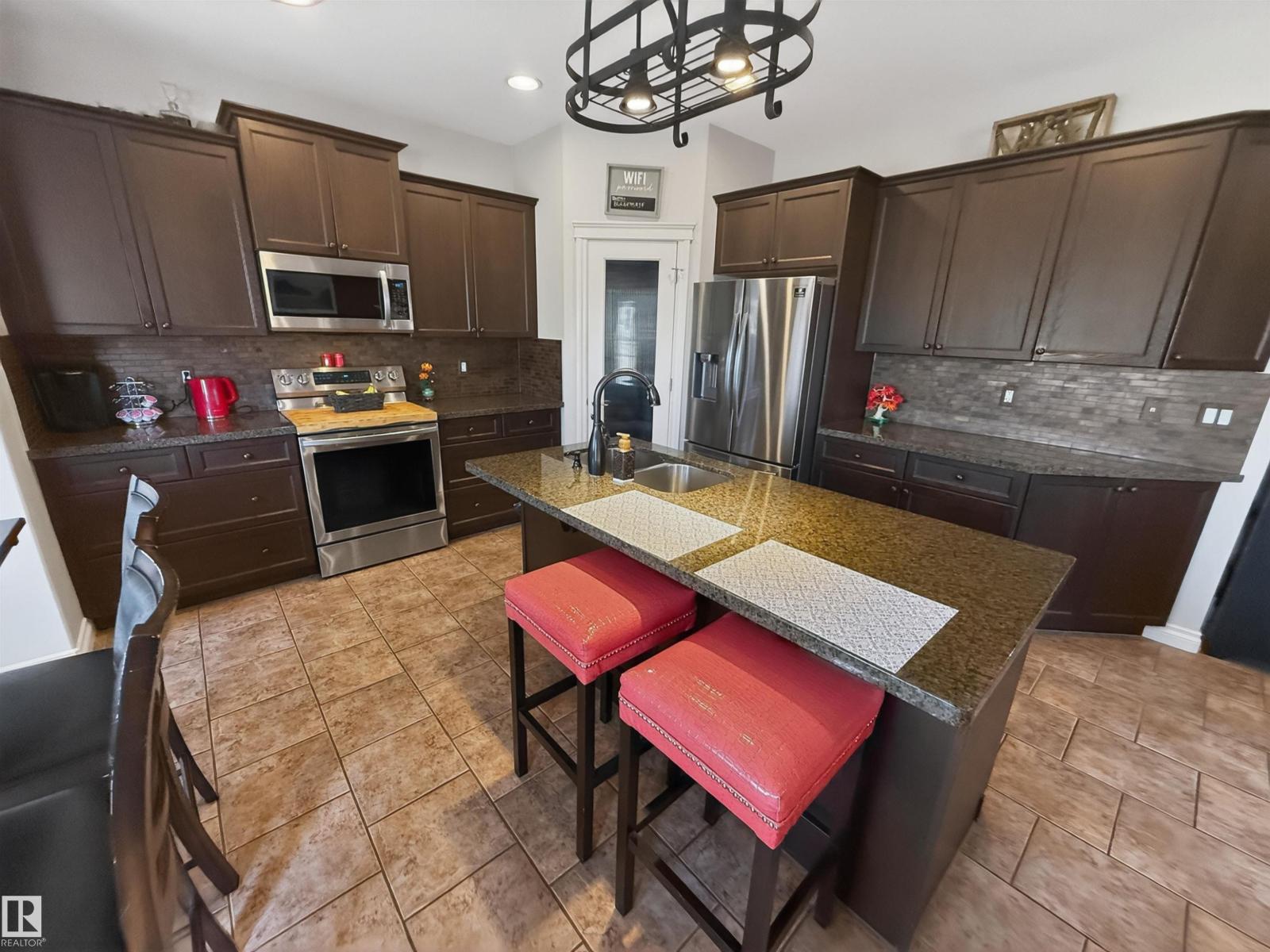 25 VICTOR CO, Spruce Grove