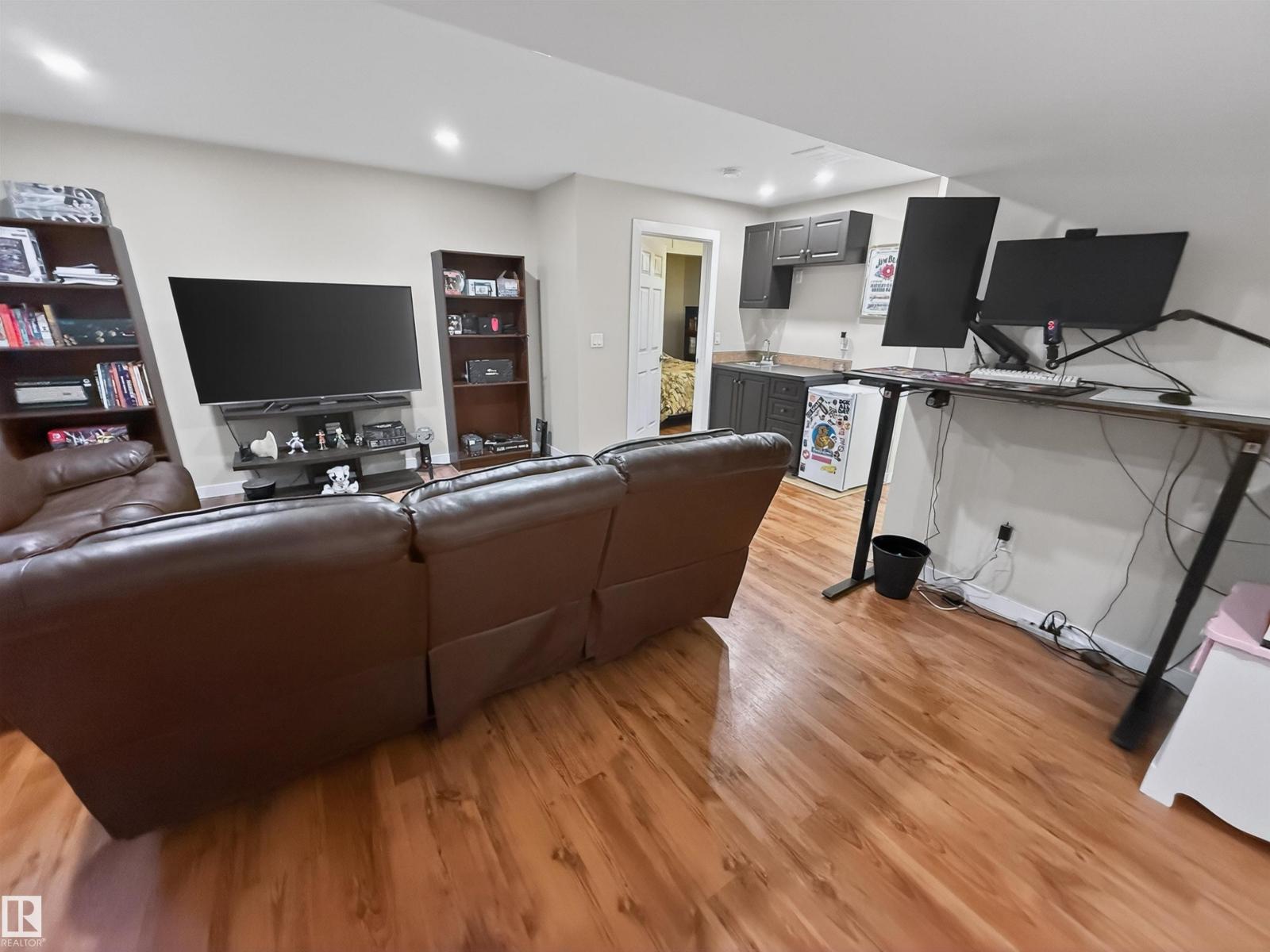 25 VICTOR CO, Spruce Grove