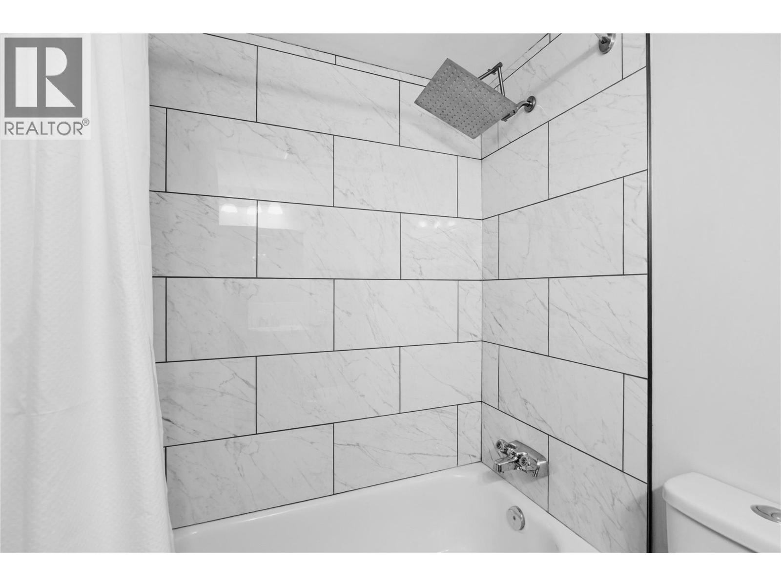 922 DYNES Avenue Unit# 207, Penticton