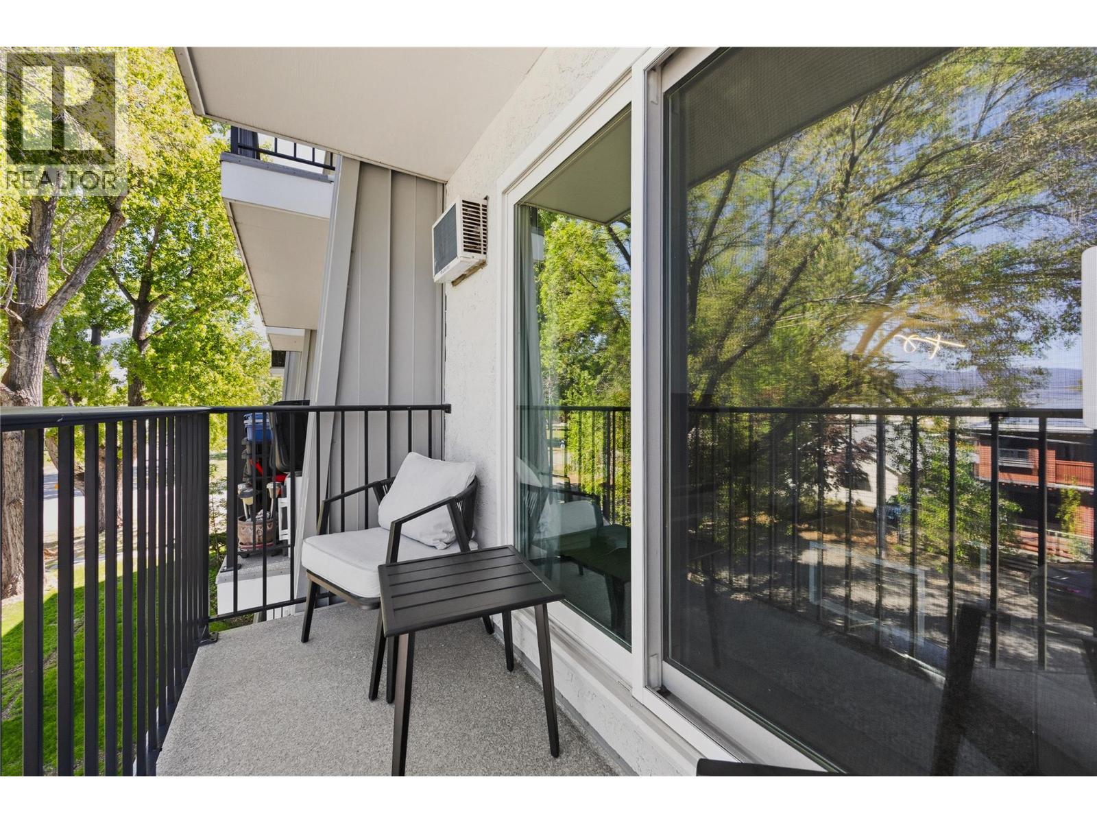 #207 922 DYNES Avenue - 14