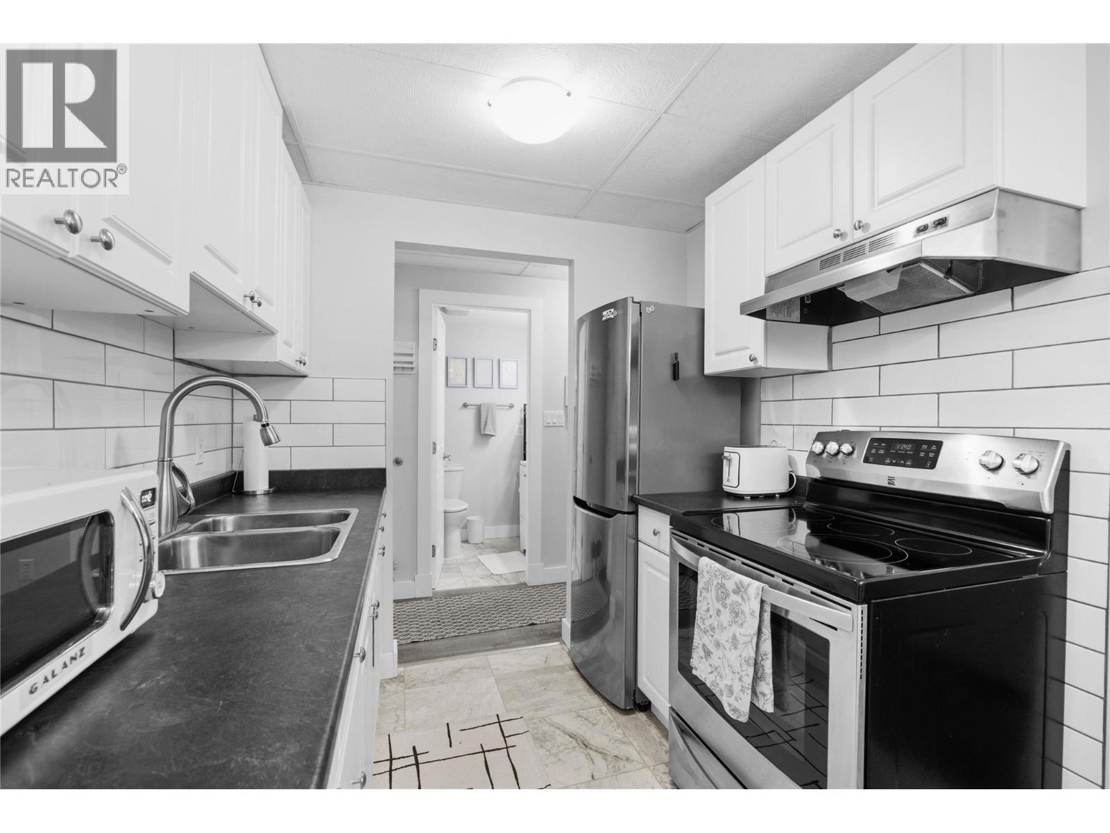 #207 922 DYNES Avenue - 5