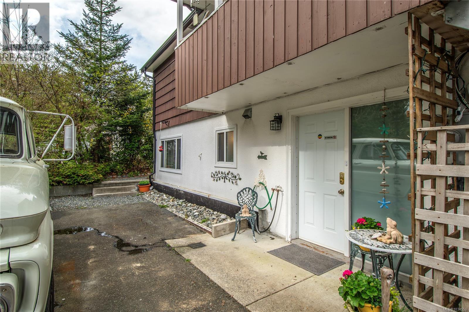 4123 Island Hwy S - 63