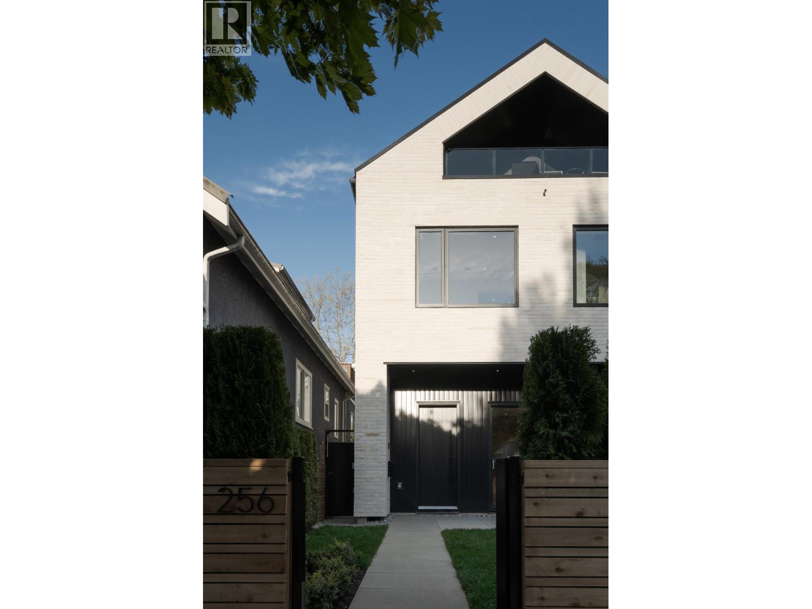 2256 GARDEN DRIVE