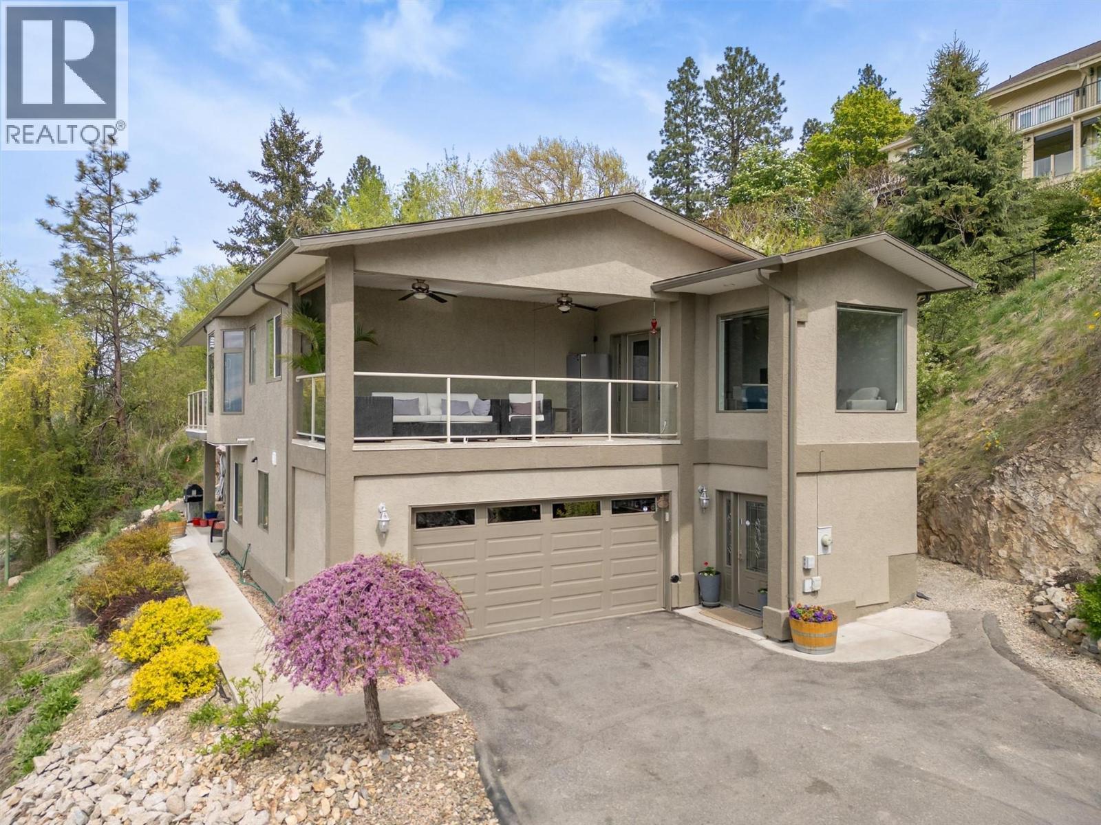 1027 James Hockey Place, Kelowna
