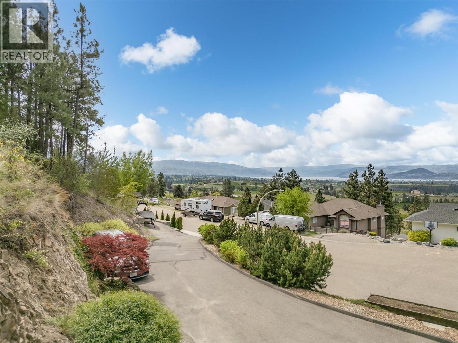 1027 James Hockey Place, Kelowna