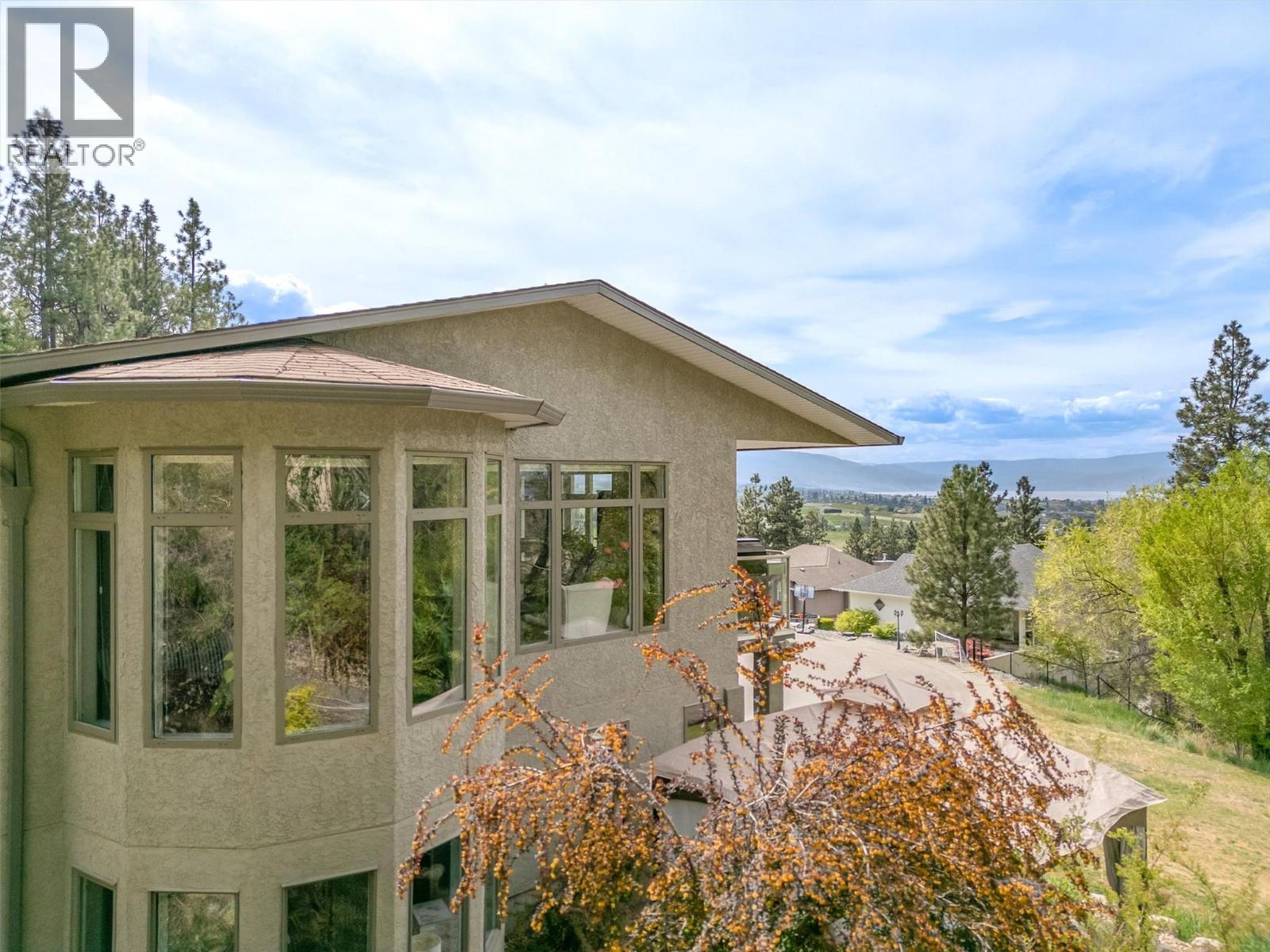 1027 James Hockey Place, Kelowna